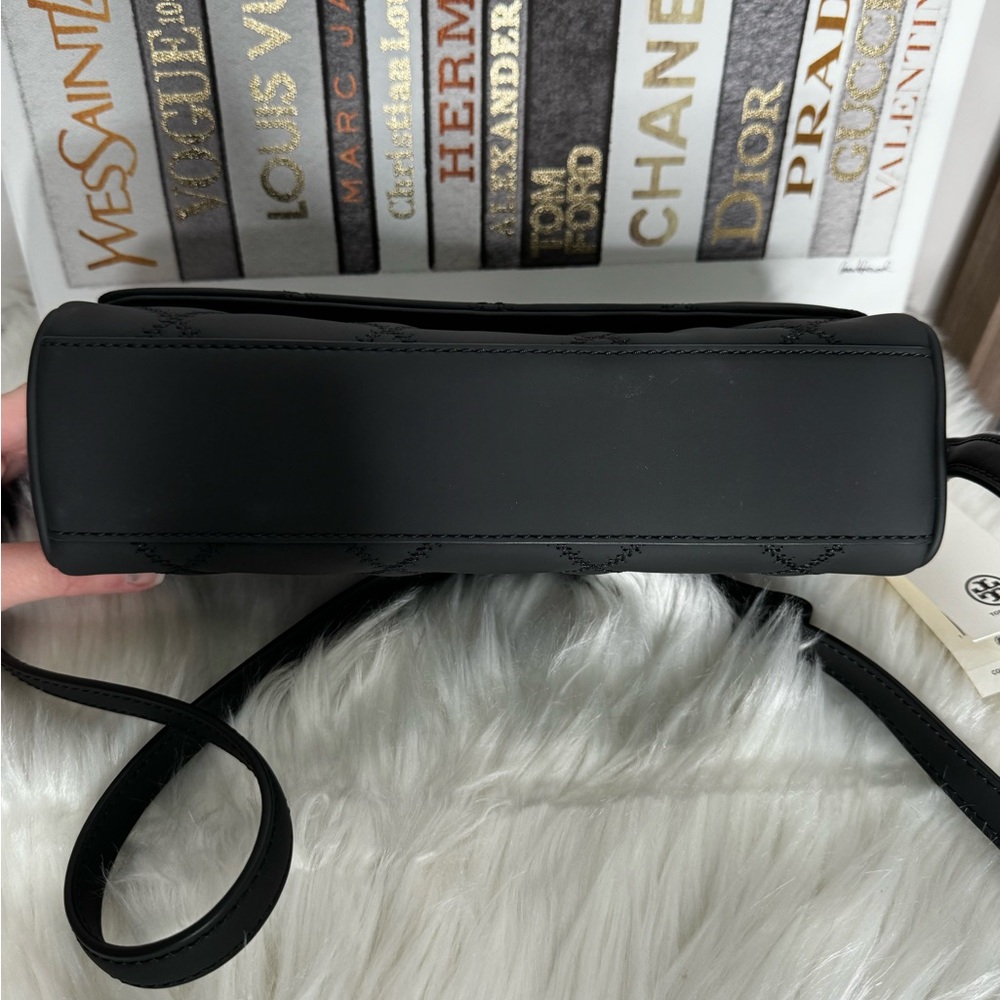 NWT Tory Burch Willa Matte Black Flap Shoulder Bag - Picture 9 of 10